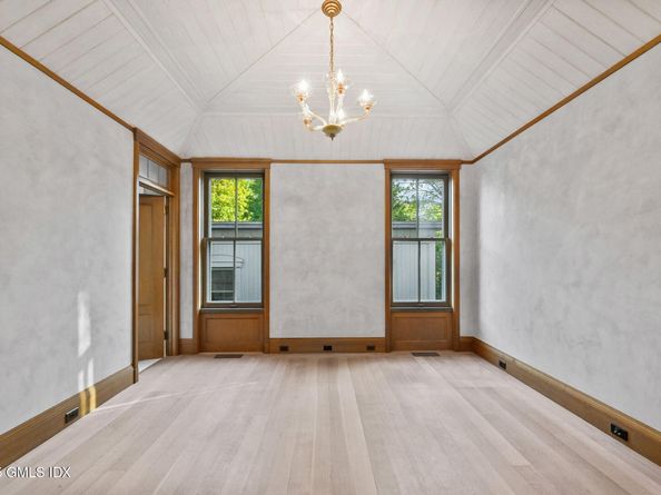 16 N Martin Dale, Greenwich CT 06830