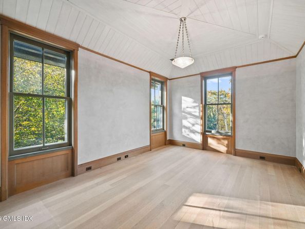 16 N Martin Dale, Greenwich CT 06830