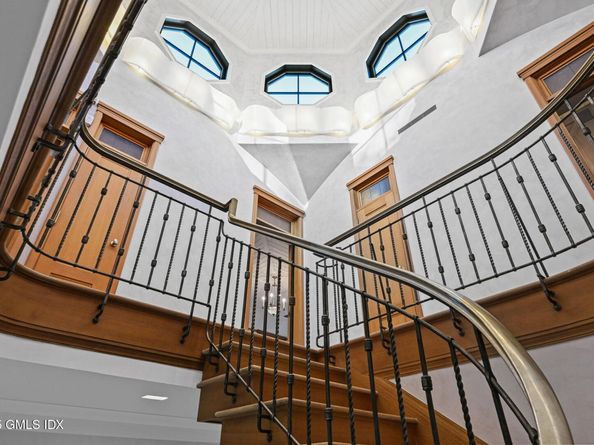 16 N Martin Dale, Greenwich CT 06830