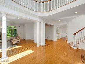 39 Running Brook Lane, New Canaan CT 06840