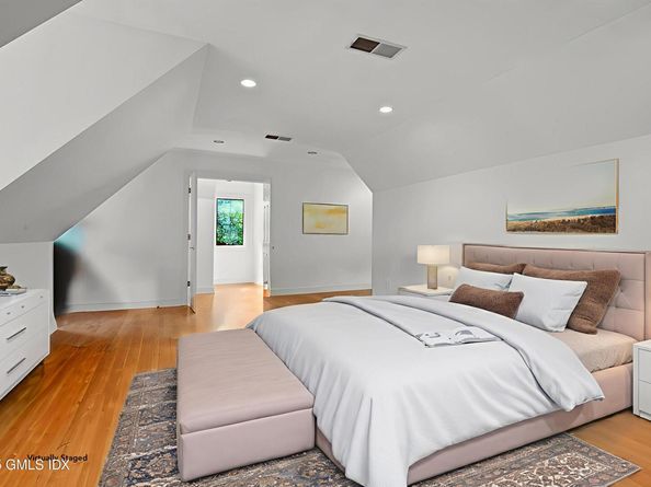 39 Running Brook Lane, New Canaan CT 06840