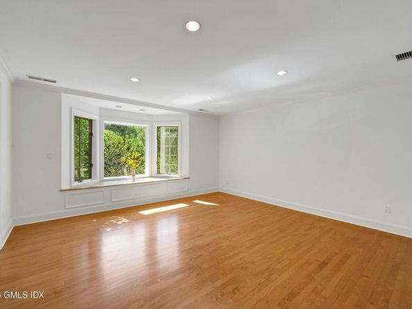 39 Running Brook Lane, New Canaan CT 06840