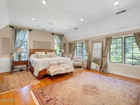 39 Running Brook Lane, New Canaan CT 06840