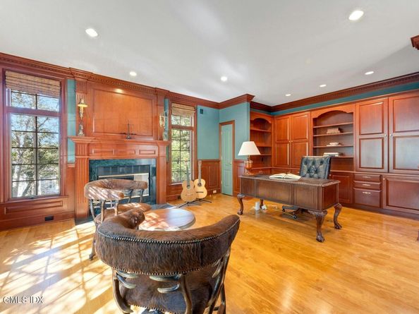 39 Running Brook Lane, New Canaan CT 06840