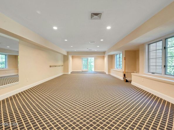 39 Running Brook Lane, New Canaan CT 06840