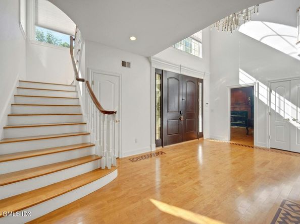 39 Running Brook Lane, New Canaan CT 06840