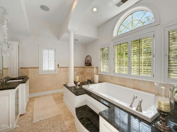 39 Running Brook Lane, New Canaan CT 06840