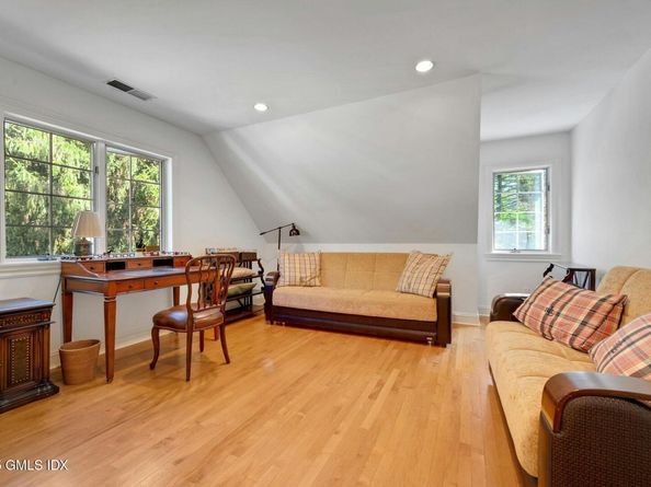 39 Running Brook Lane, New Canaan CT 06840