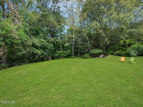 39 Running Brook Lane, New Canaan CT 06840