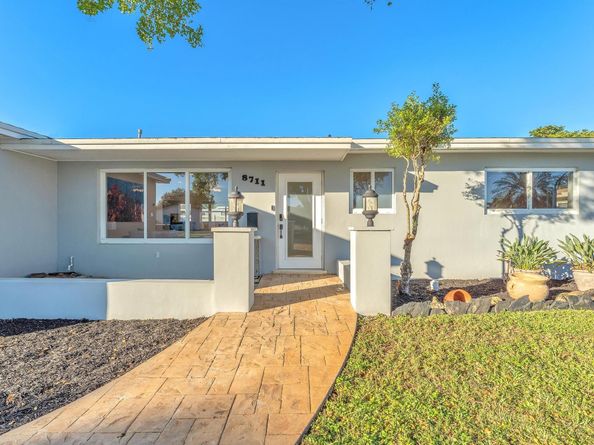 8711 NW 18th St, Pembroke Pines FL 33024