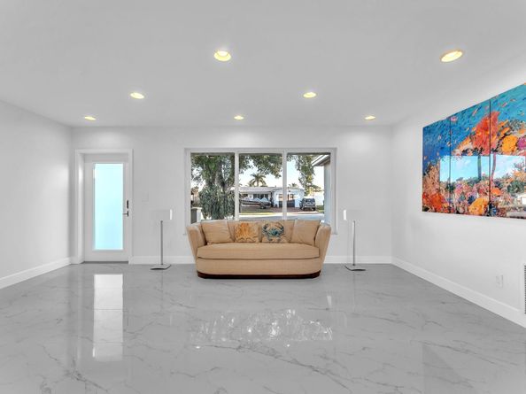 8711 NW 18th St, Pembroke Pines FL 33024