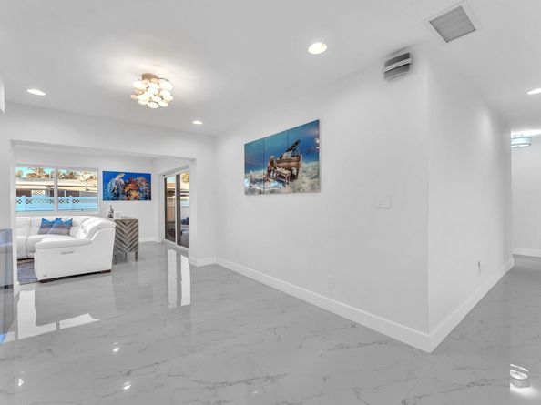 8711 NW 18th St, Pembroke Pines FL 33024