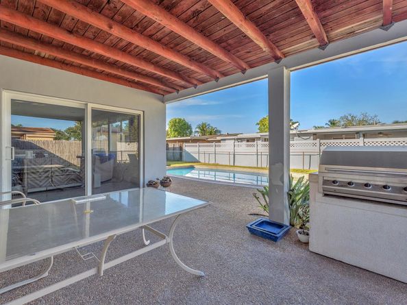 8711 NW 18th St, Pembroke Pines FL 33024