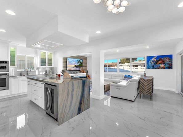 8711 NW 18th St, Pembroke Pines FL 33024