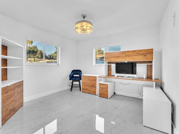 8711 NW 18th St, Pembroke Pines FL 33024