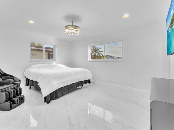 8711 NW 18th St, Pembroke Pines FL 33024