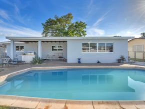 8711 NW 18th St, Pembroke Pines FL 33024