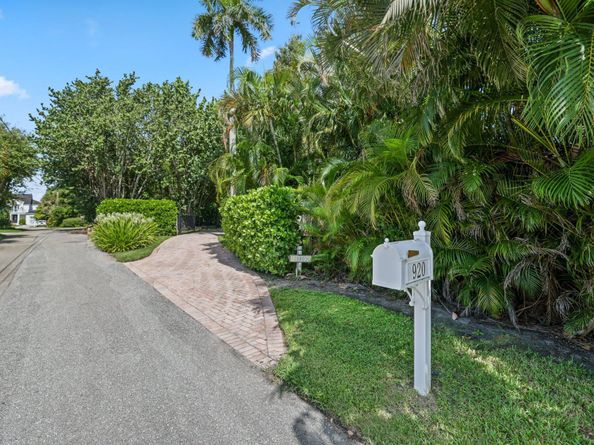 920 Hibiscus Lane, Delray Beach FL 33444