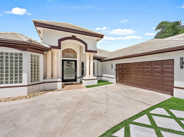 2117 N Suzanne Circle, North Palm Beach FL 33408