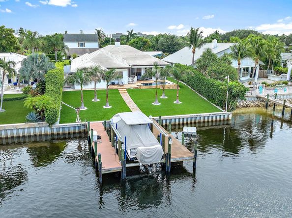 2117 N Suzanne Circle, North Palm Beach FL 33408