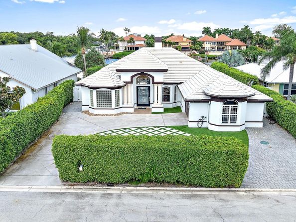 2117 N Suzanne Circle, North Palm Beach FL 33408
