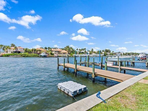 2117 N Suzanne Circle, North Palm Beach FL 33408