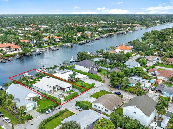 2117 N Suzanne Circle, North Palm Beach FL 33408