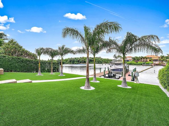 2117 N Suzanne Circle, North Palm Beach FL 33408