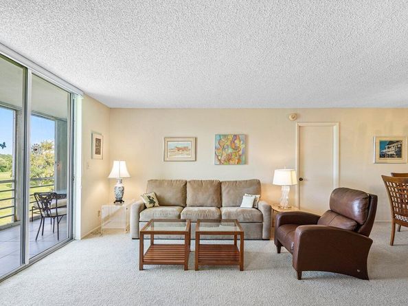 5301 NW 2nd Avenue 302, Boca Raton FL 33487