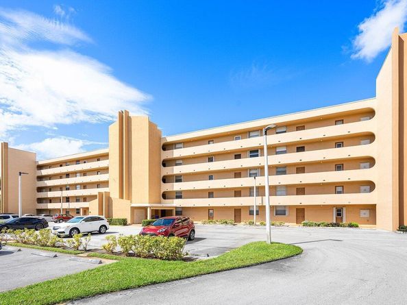5301 NW 2nd Avenue 302, Boca Raton FL 33487