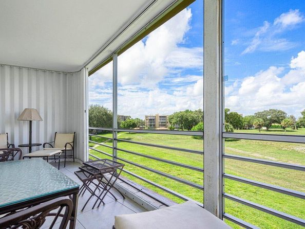 5301 NW 2nd Avenue 302, Boca Raton FL 33487