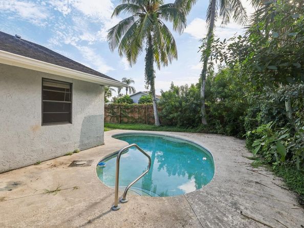 6228 Allen St, Jupiter FL 33458