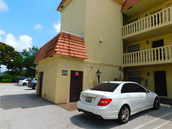 128 S Cypress Rd 827, Pompano Beach FL 33060