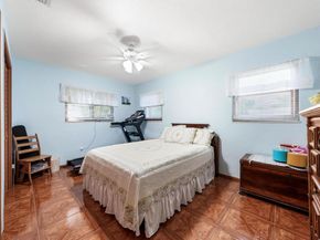 7121 NW 11th Ct, Plantation FL 33313