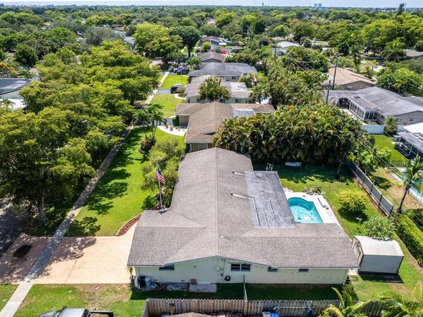 7121 NW 11th Ct, Plantation FL 33313