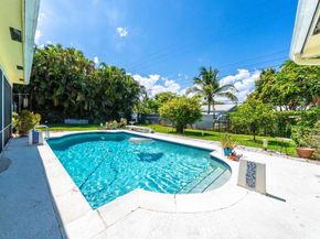 7121 NW 11th Ct, Plantation FL 33313