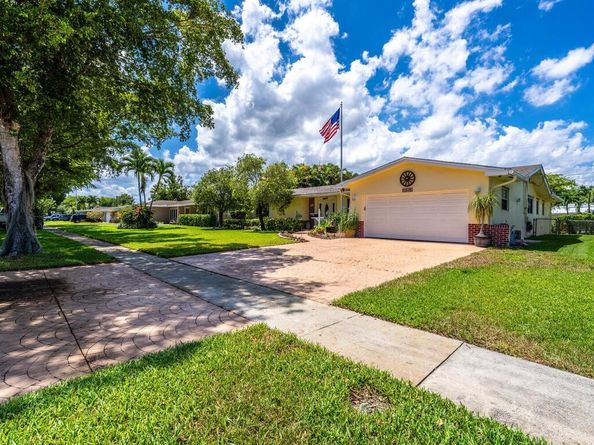 7121 NW 11th Ct, Plantation FL 33313