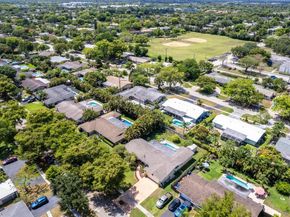7121 NW 11th Ct, Plantation FL 33313