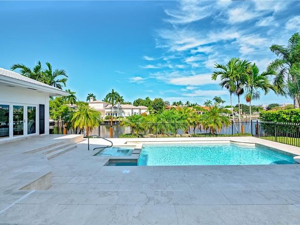 2 Compass Ln, Fort Lauderdale FL 33308