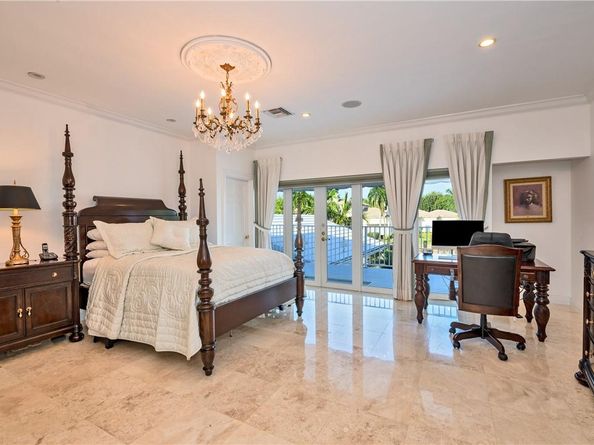2 Compass Ln, Fort Lauderdale FL 33308