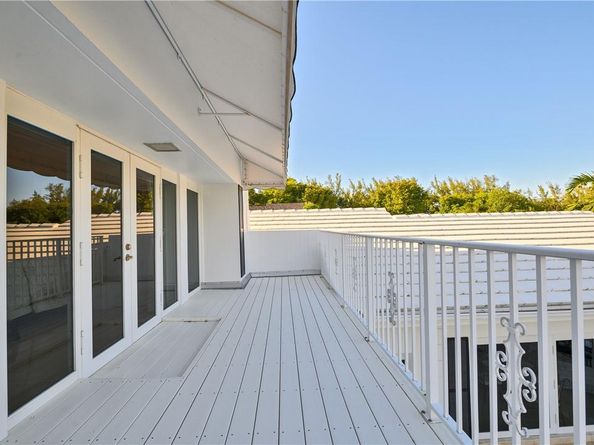2 Compass Ln, Fort Lauderdale FL 33308