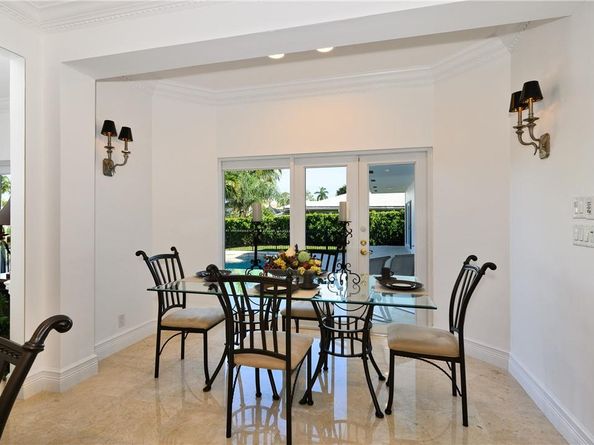 2 Compass Ln, Fort Lauderdale FL 33308