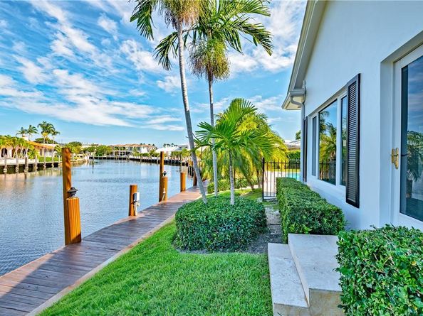 2 Compass Ln, Fort Lauderdale FL 33308