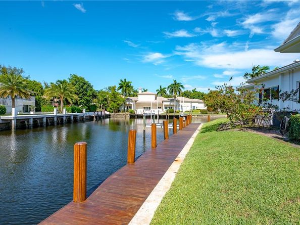 2 Compass Ln, Fort Lauderdale FL 33308