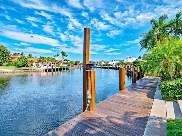2 Compass Ln, Fort Lauderdale FL 33308