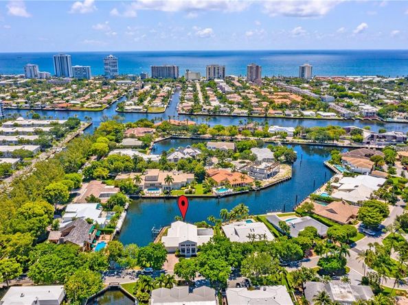 2 Compass Ln, Fort Lauderdale FL 33308