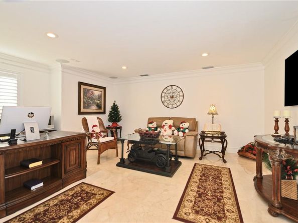 2 Compass Ln, Fort Lauderdale FL 33308