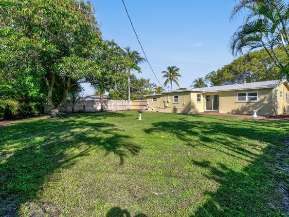 836 Evergreen Drive, Lake Park FL 33403