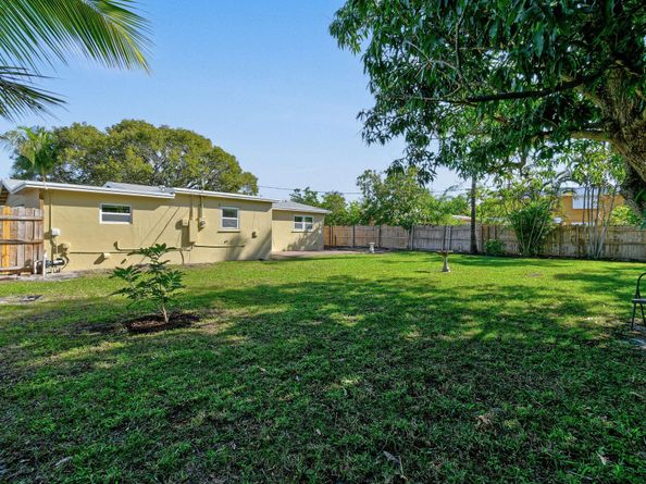 836 Evergreen Drive, Lake Park FL 33403