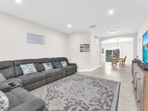 4776 Lago Vista Dr, Coconut Creek FL 33073